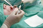 新しい歯周組織再生治療があなたの歯を救う